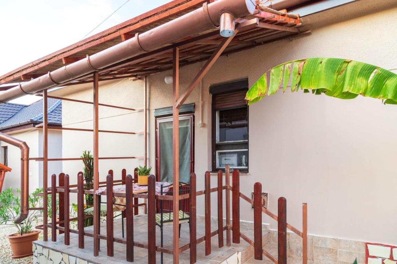 Ivanhoe Apartman Apartment Nyirbator Exterior photo